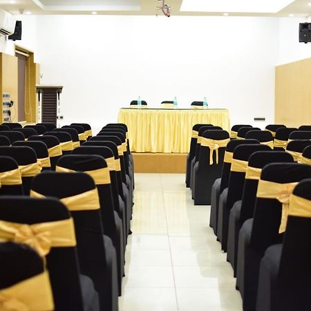 Medora Hotel Kozhikode Ngoại thất bức ảnh