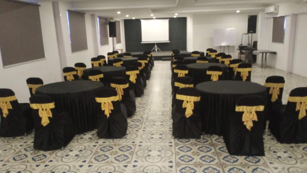 Medora Hotel Kozhikode Ngoại thất bức ảnh