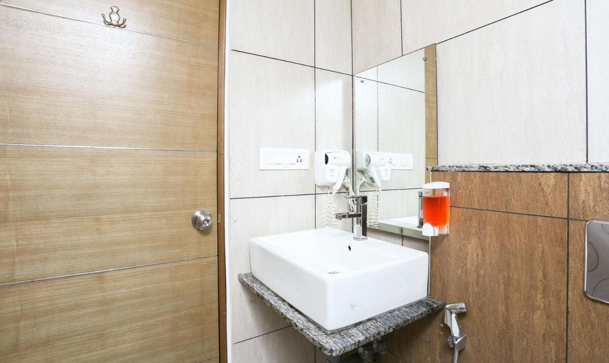 Medora Hotel Kozhikode Ngoại thất bức ảnh