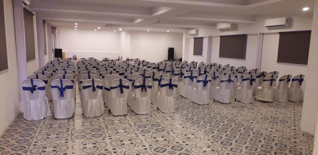 Medora Hotel Kozhikode Ngoại thất bức ảnh